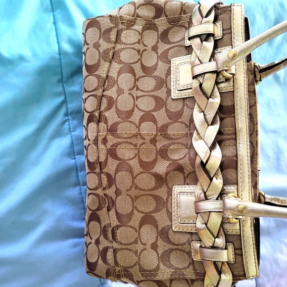 Classic Coach Purse - Picture 2 of 6